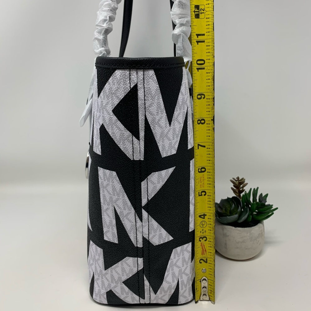 Michael Kors JST Medium Carryall Tote - Picture 4 of 9